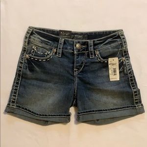 *NWT* Women’s Silver Jeans Shorts Size 24 MSRP $69